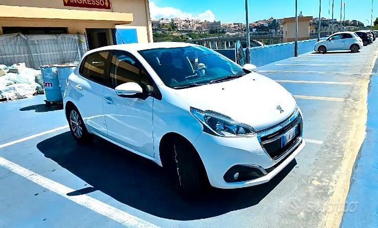 Usata Peugeot 208 Allure 75 CV (55 kW) 2018 Bianco Utilitaria