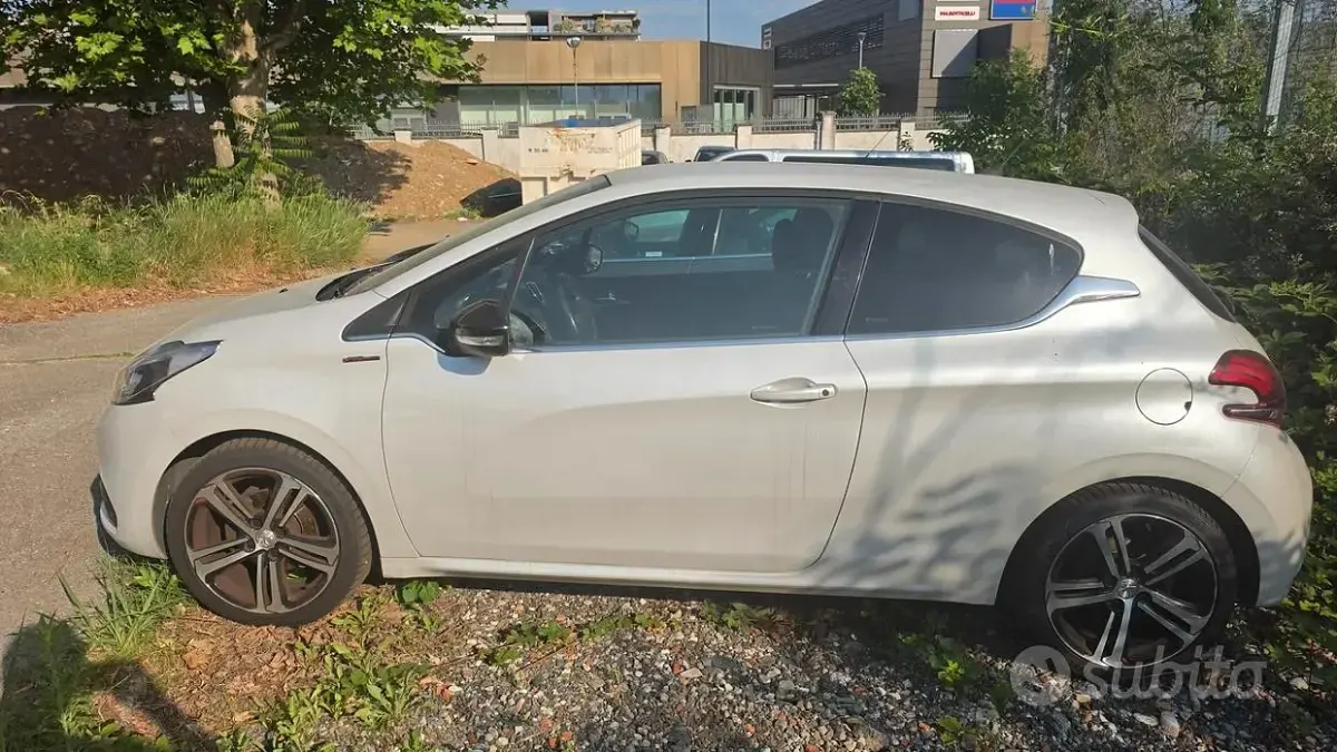 Usata Peugeot 208 GT-line 110 CV (80 kW) 2017 Bianco Utilitaria