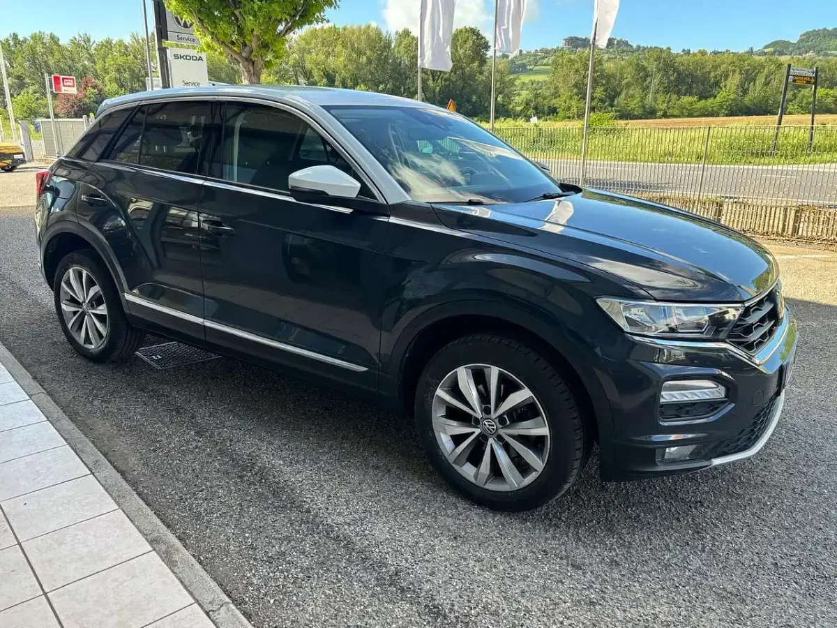 Usata VW T-Roc Style 116 CV (85 kW) 2019 Grigio urano SUV