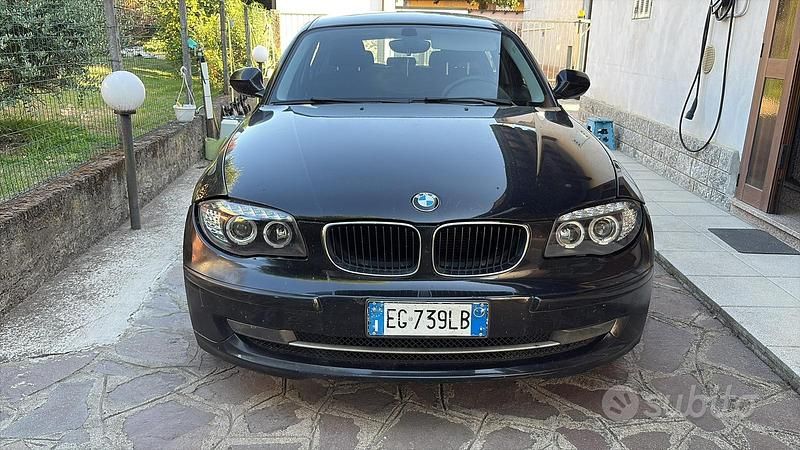 Usata BMW 118 143 CV (105 kW) 2011 Nero Utilitaria