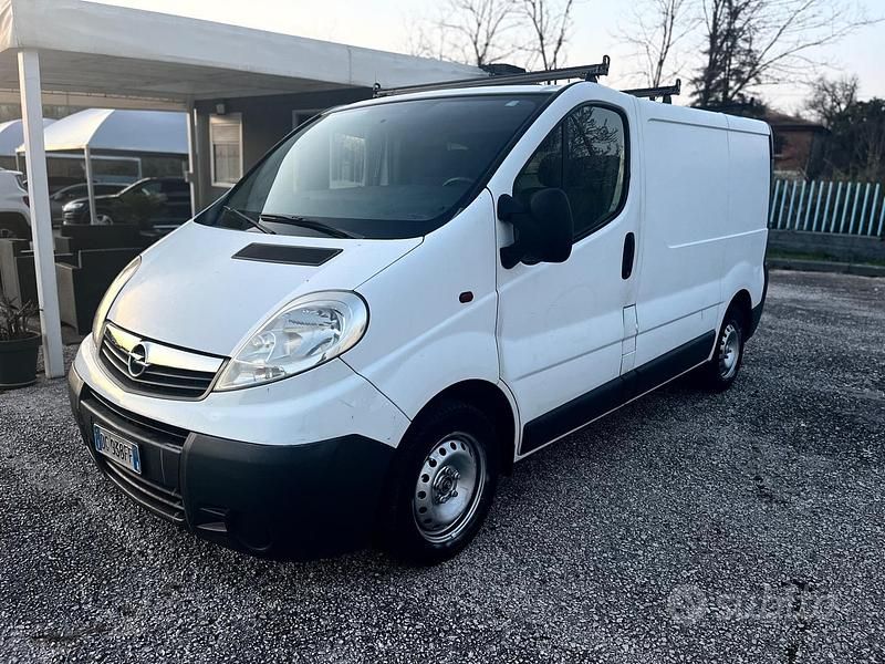Usata Opel Vivaro 90 CV (66 kW) 2007 Bianco Monovolume