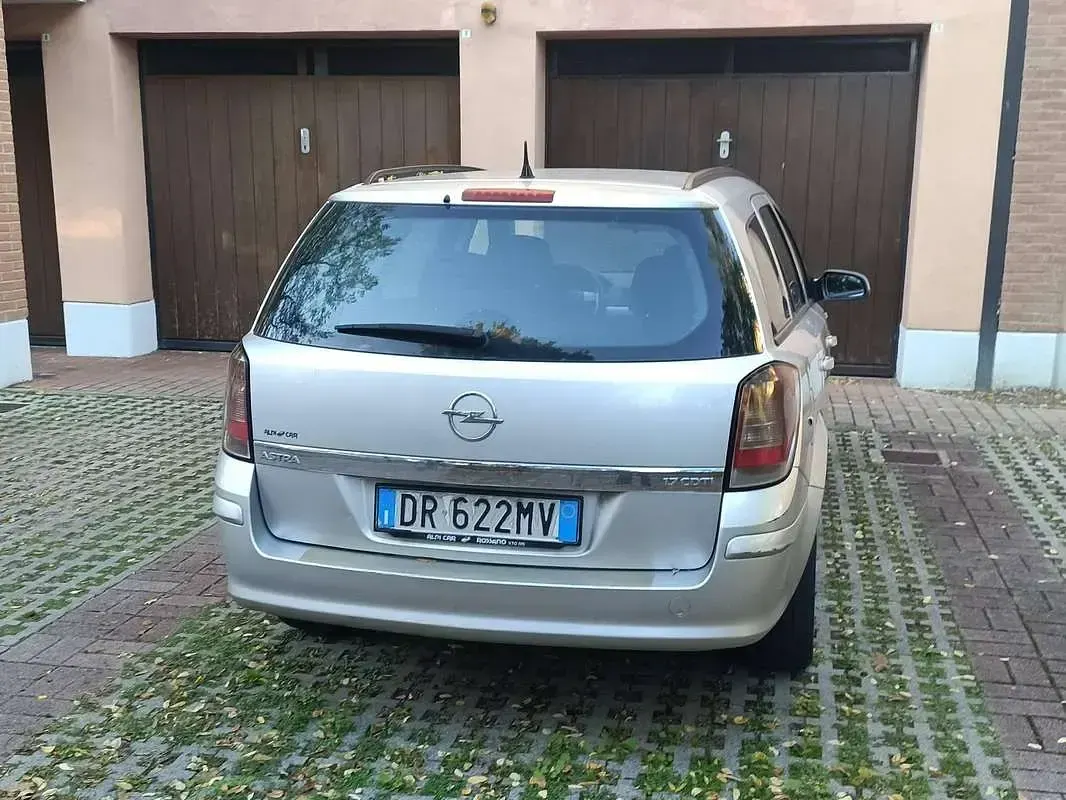 Usata Opel Astra Enjoy 101 CV (74 kW) 2008 Station wagon