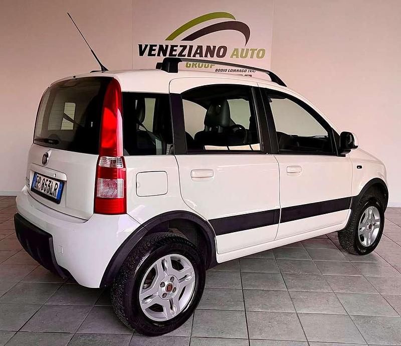 Usata Fiat Panda 4x4 Climbing 69 CV (50 kW) 2013 Utilitaria