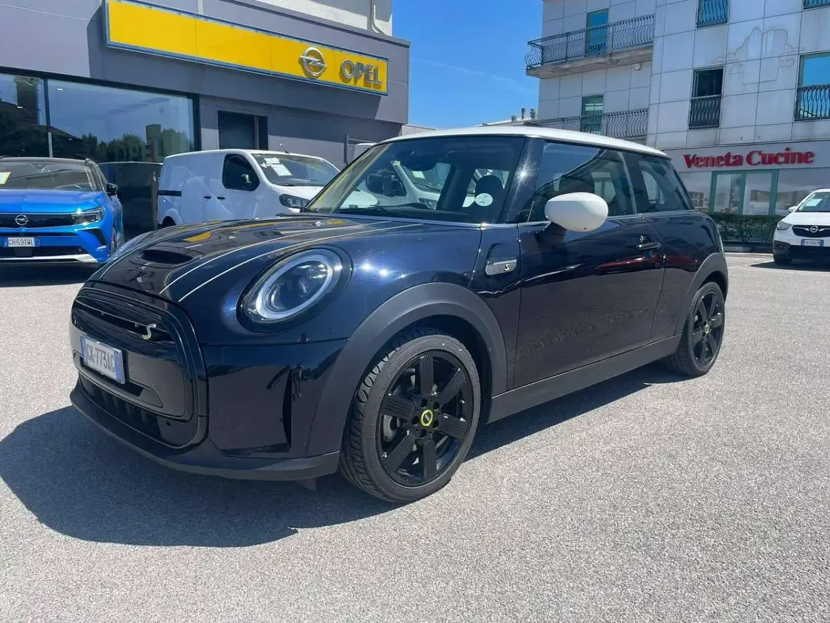 Usata Mini Cooper SE Essential 75 kW (102 CV) 2022 Nero Utilitaria