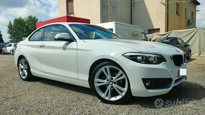 Usata BMW 218 Comfort Edition 150 CV (110 kW) 2017 Bianco / pastello Coupé