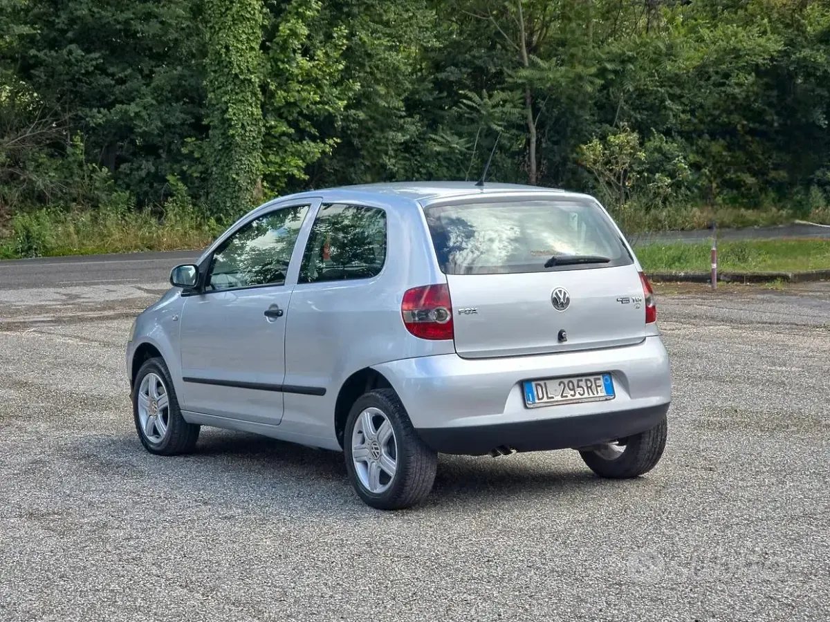 Usata VW Fox Sportline 69 CV (50 kW) 2007 Grigio Utilitaria