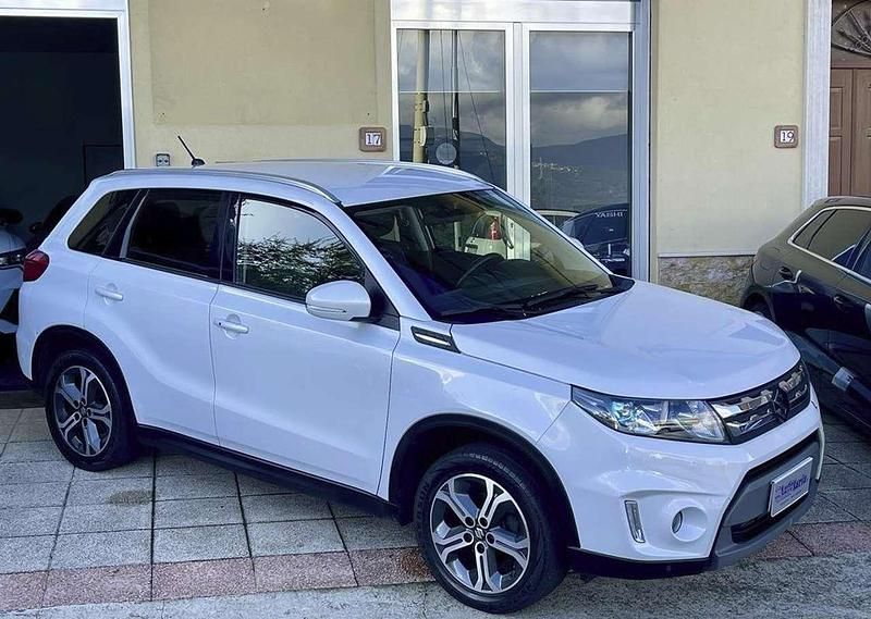 Bianco perlato Usata 2017 Suzuki Vitara Exclusive SUV | 15.499 € (Cara) - Immagine 1/4