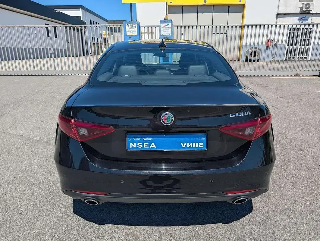Usata Alfa Romeo Giulia Business 180 CV (132 kW) 2017 Nero Berlina