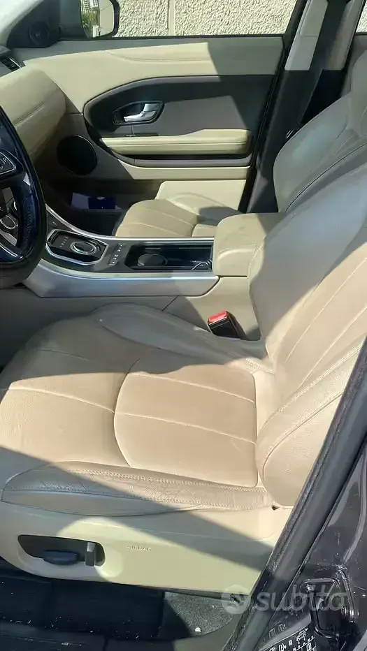 Usata Land Rover Range Rover evoque 150 CV (110 kW) 2017 Grigio Station wagon