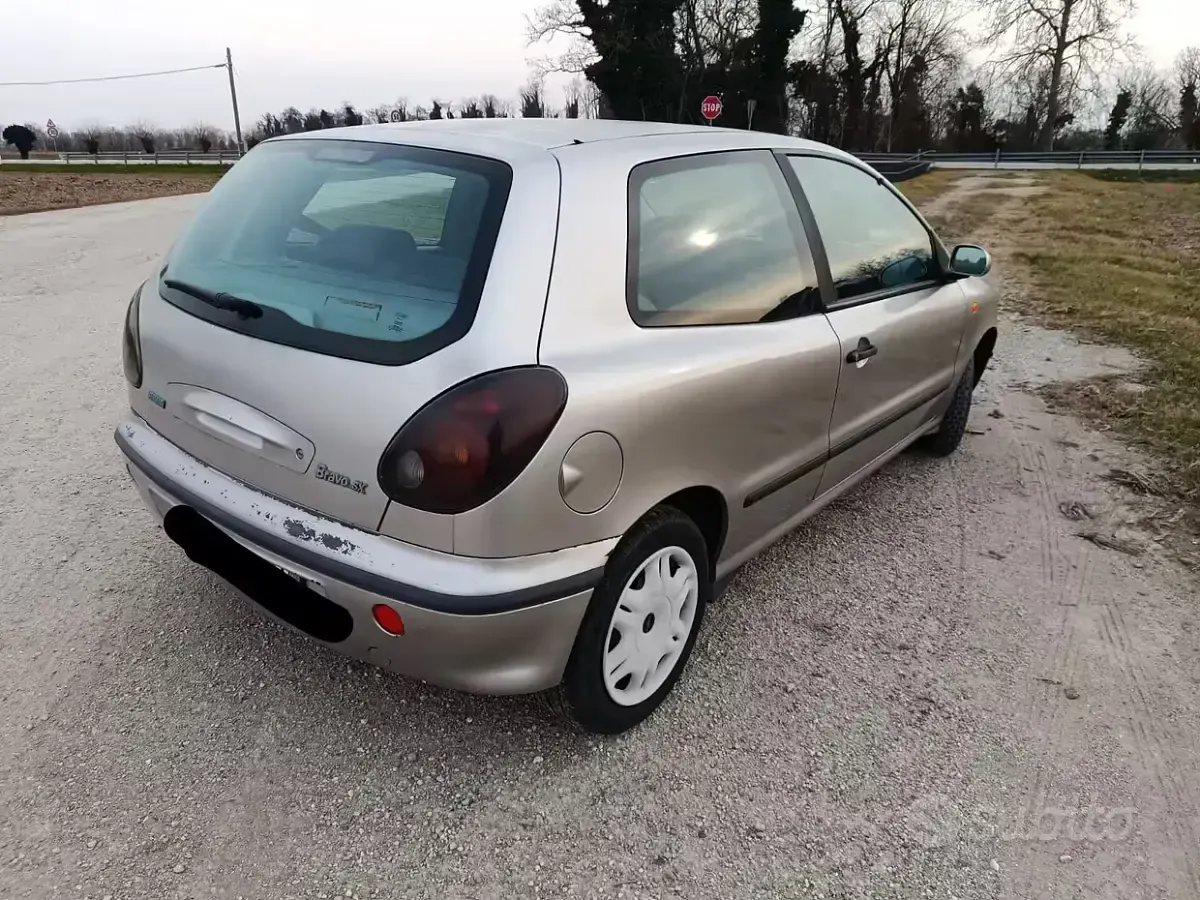Usata Fiat Bravo 80 CV (58 kW) 2001 Grigio Utilitaria
