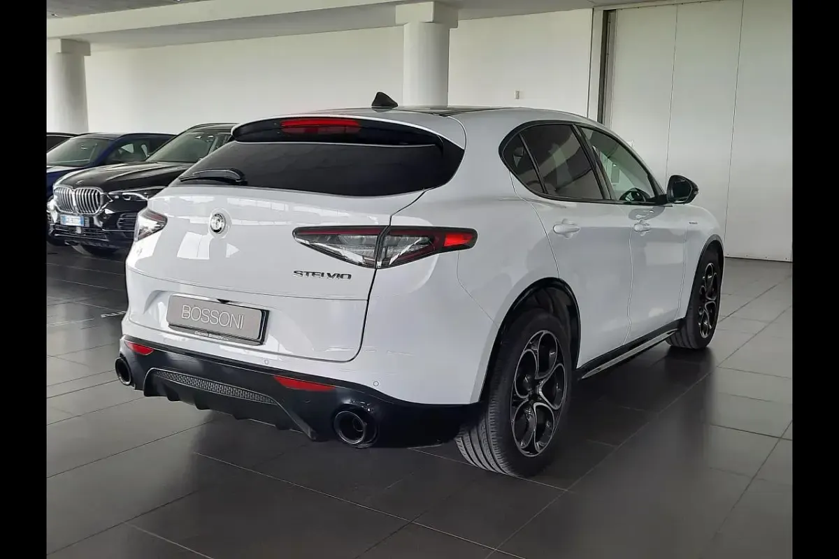 Usata Alfa Romeo Stelvio Veloce 209 CV (153 kW) 2023 Bianco SUV