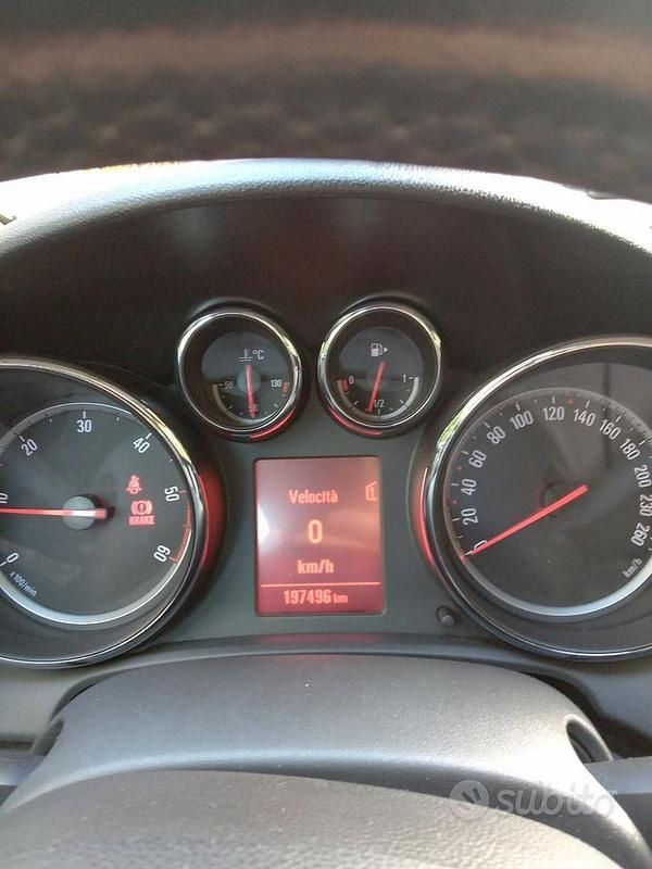 Bianco Usata 2012 Opel Astra Station wagon | 4200 € (Buon prezzo) - Immagine 1/4