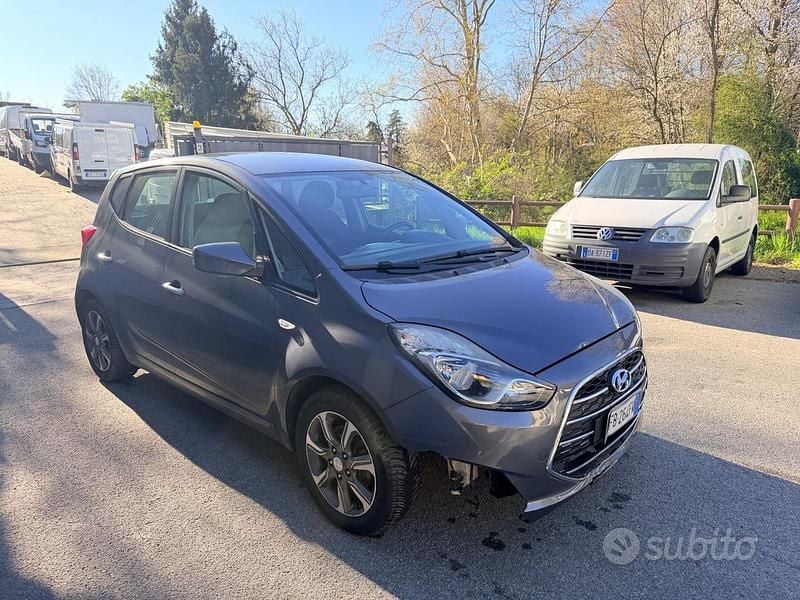 Usata Hyundai ix20 Classic 90 CV (66 kW) 2015 Grigio Utilitaria