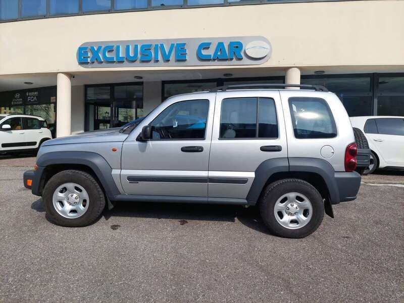 Grigio Usata 2008 Jeep Cherokee Sport SUV | 9000 € (Buon prezzo) - Immagine 1/4