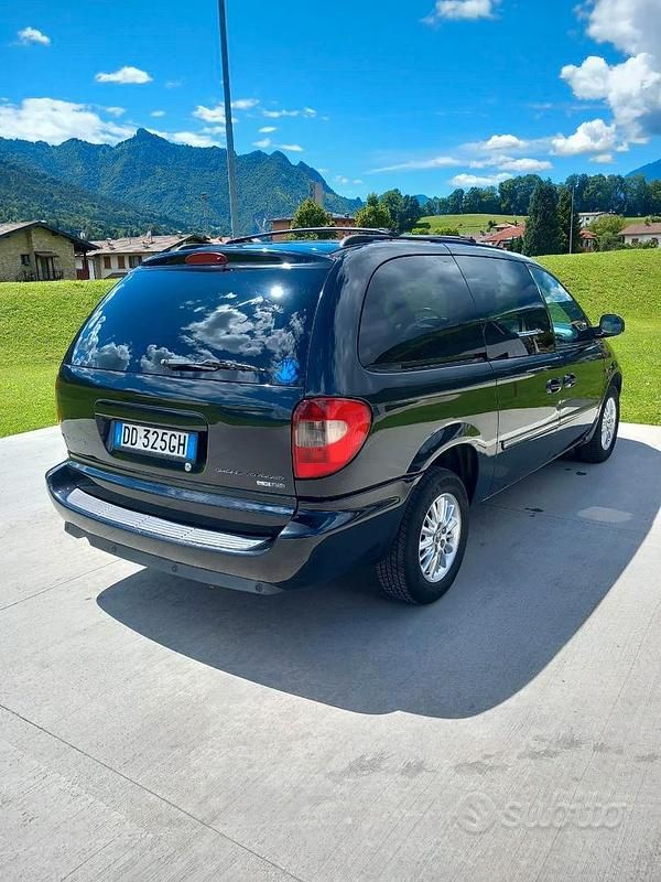 Usata Chrysler Grand Voyager 150 CV (110 kW) 2006 Nero Monovolume