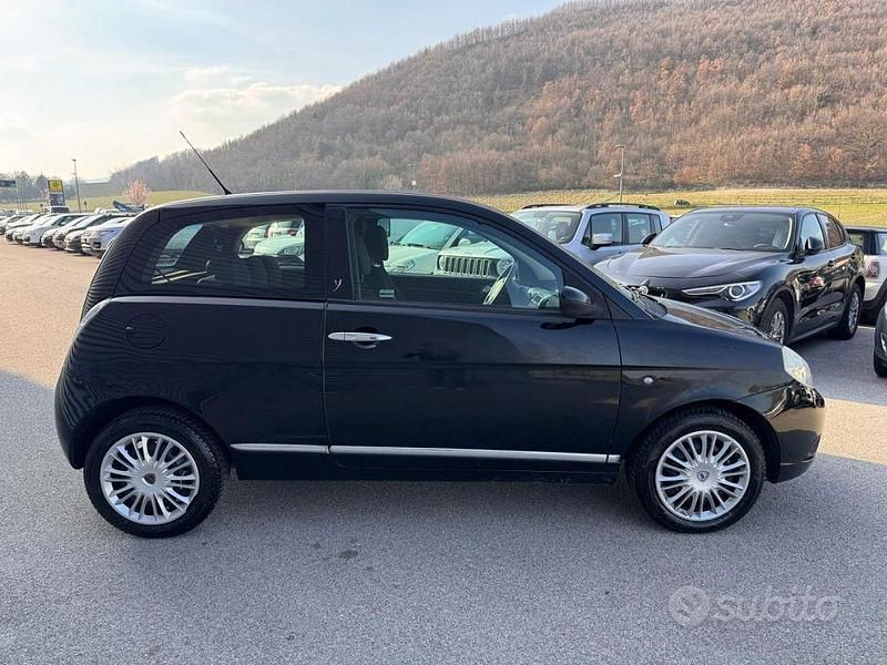 Usata Lancia Ypsilon 60 CV (44 kW) 2007 Nero Utilitaria