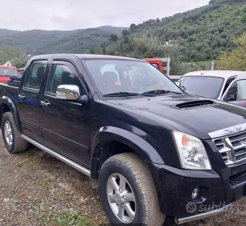 Nero Usata 2007 Isuzu D-Max Pick-up | 14.999 € (Cara) - Immagine 1/4