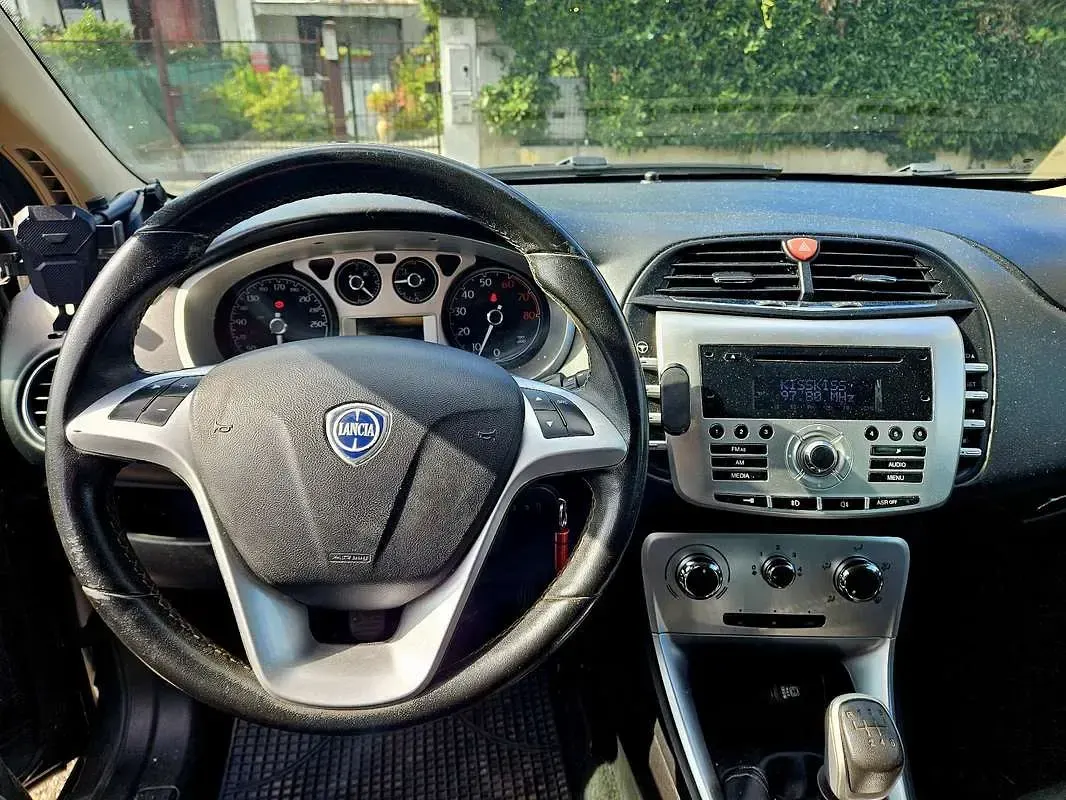 Usata Lancia Delta 103 CV (75 kW) 2012 Utilitaria