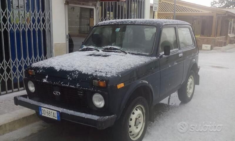 Verde Usata 2010 Lada niva SUV | 5500 € (Buon prezzo) - Immagine 1/1