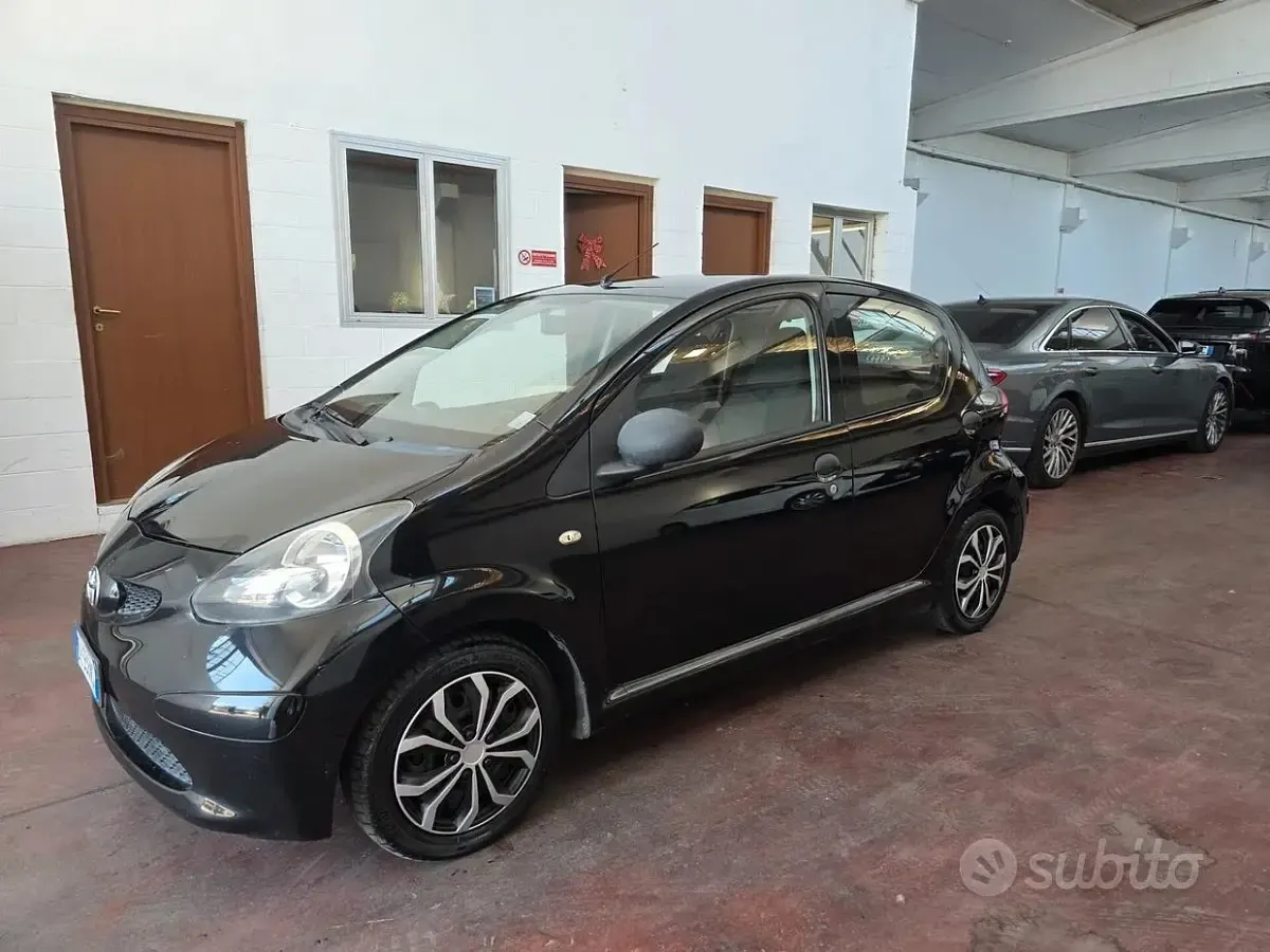 Usata Toyota Aygo Sol 68 CV (50 kW) 2007 Nero Utilitaria