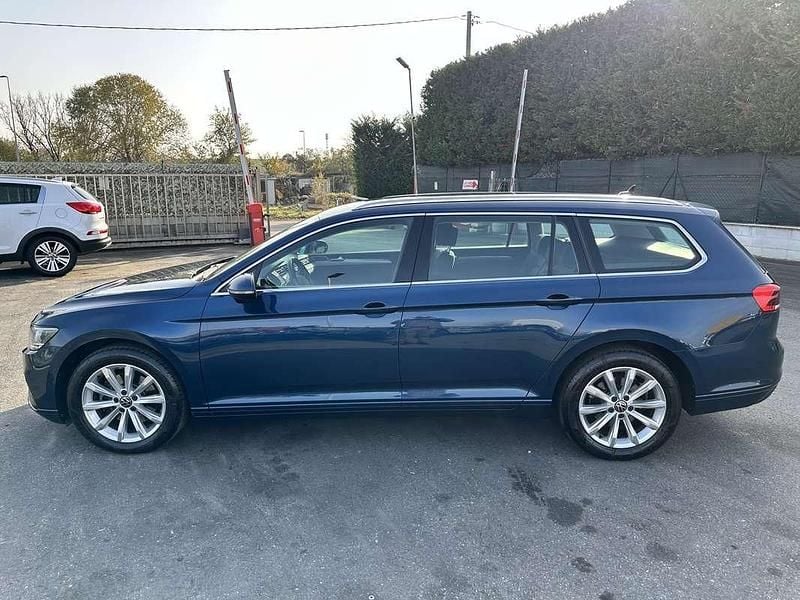 Usata VW Passat Business 122 CV (89 kW) 2022 Blu Station wagon