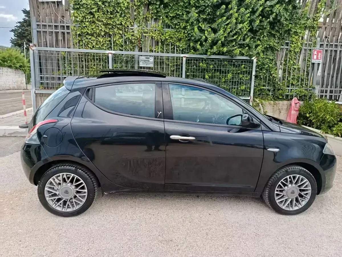Usata Lancia Ypsilon S 95 CV (69 kW) 2012 Nero Utilitaria