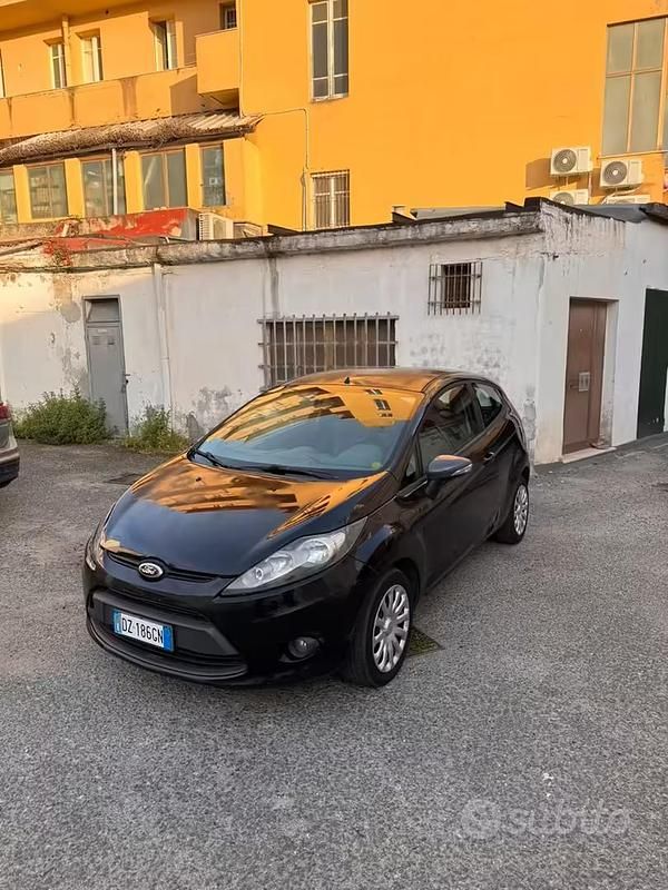 Usata Ford Fiesta 96 CV (70 kW) 2009 Nero Utilitaria
