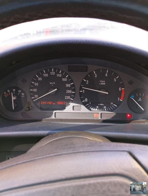 Usata BMW 318 Efficient Dynamics 115 CV (84 kW) 1995 Oro Berlina