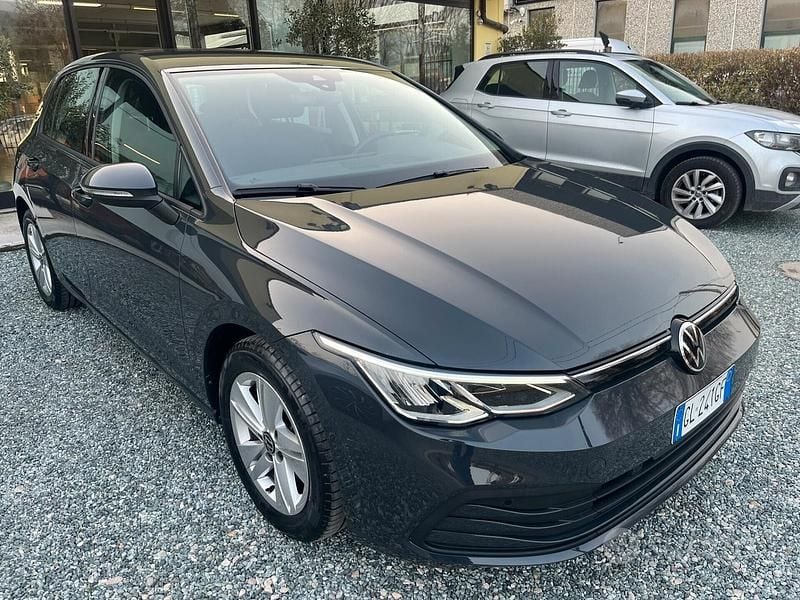 Usata VW Golf VIII Life 110 CV (80 kW) 2022 Grigio Berlina