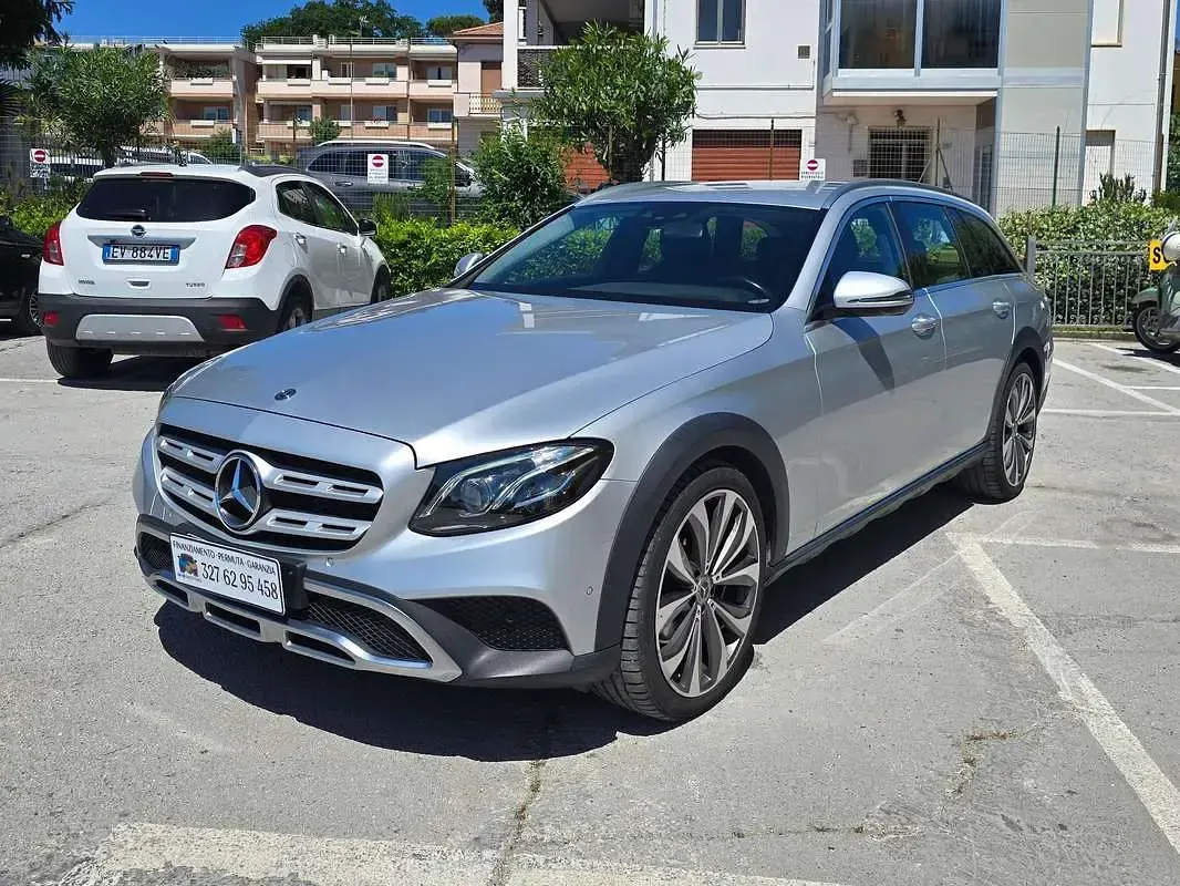 Gebraucht Mercedes E220 All-Terrain Premium 194 PS (142 kW) 2017 Silber Kombi