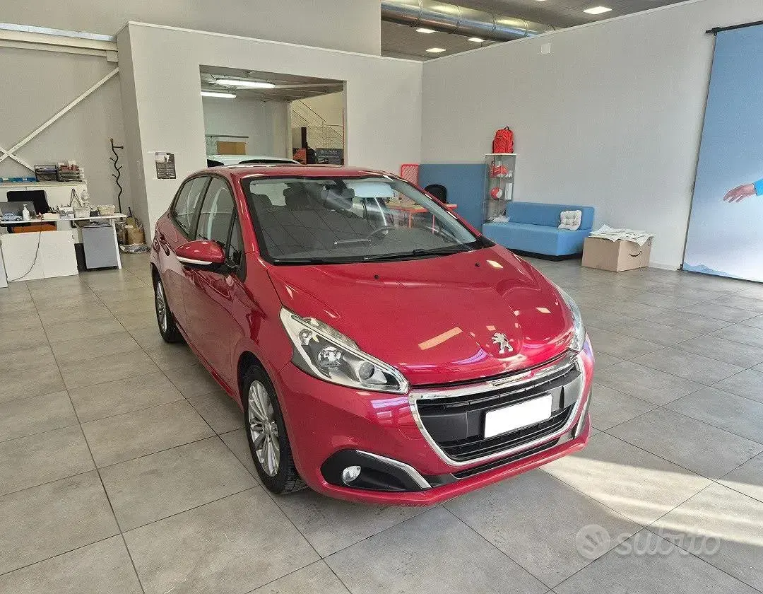 Usata Peugeot 208 Active 82 CV (60 kW) 2018 Bianco Utilitaria