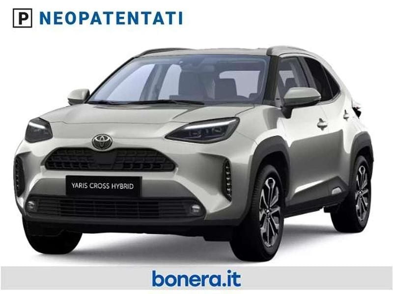 Silver metallic Nuova 2026 Toyota Yaris Cross Trend SUV | 28.200 € (Buon prezzo) - Immagine 1/4