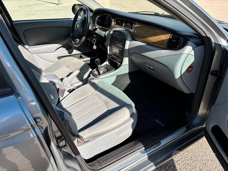 Usata Jaguar X-type Classic 131 CV (96 kW) 2004 Grigio Berlina
