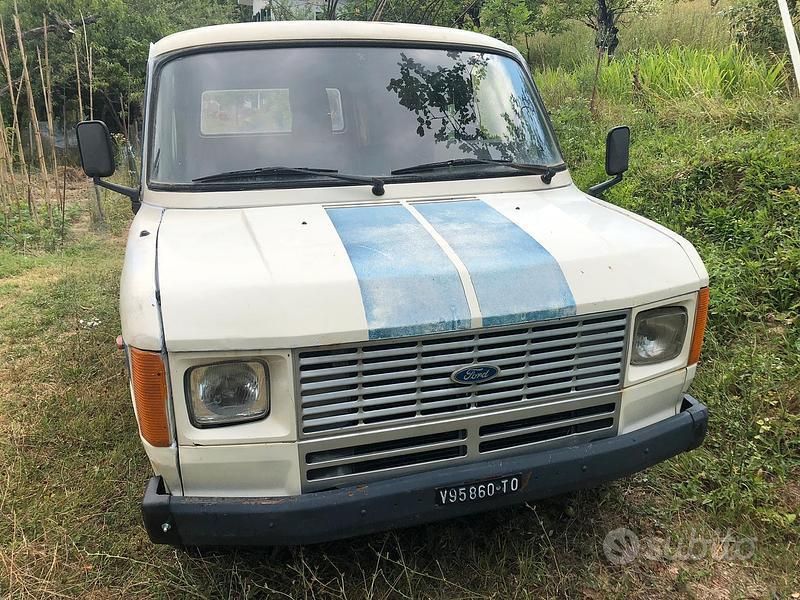 Usata 1981 Ford Transit Tre volumi | 4000 € - Immagine 1/4
