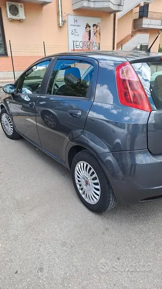 Usata Fiat Grande Punto 75 CV (55 kW) 2009 Grigio Utilitaria