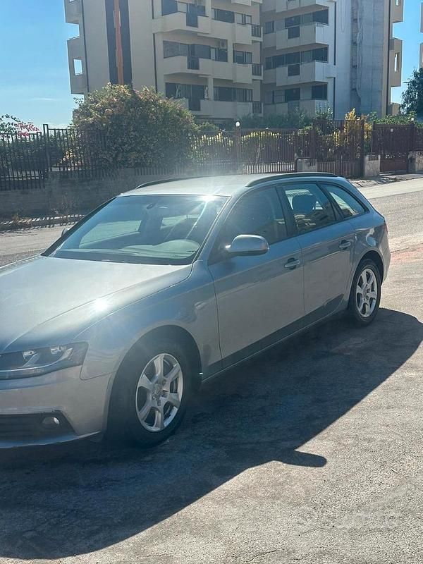 Grigio Usata 2010 Audi A4 Station wagon | 3800 € (Ottimo prezzo) - Immagine 1/2