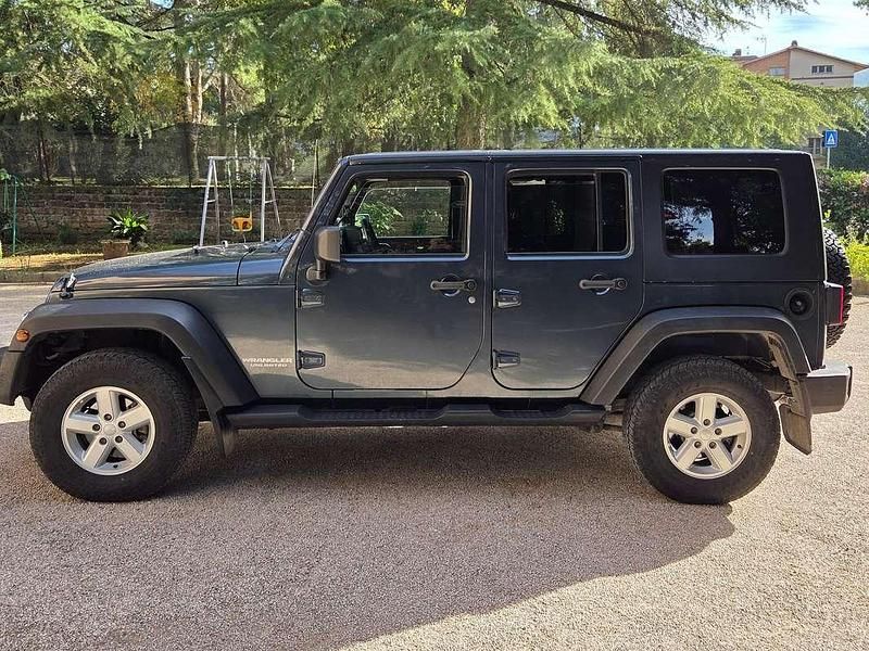 Usata Jeep Wrangler Unlimited Sahara 177 CV (130 kW) 2008 Grigio SUV