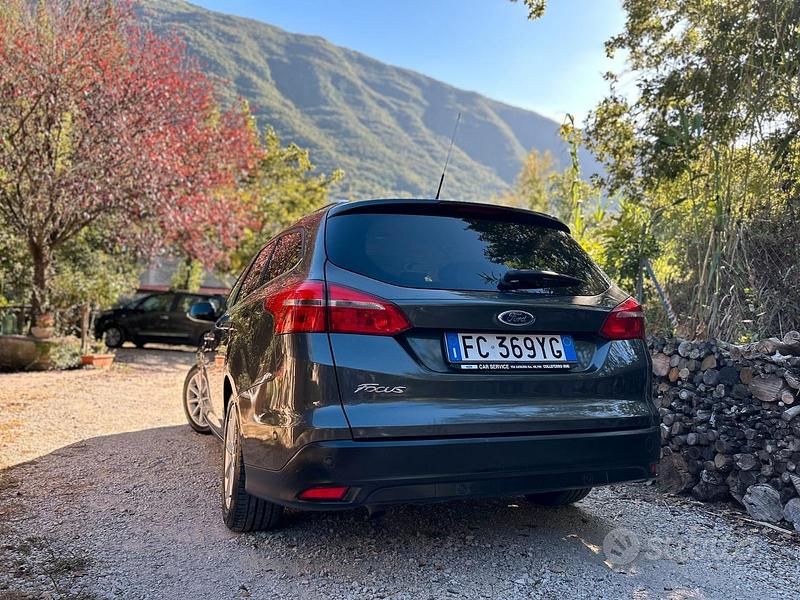 Usata Ford Focus 120 CV (88 kW) 2016 Grigio Station wagon