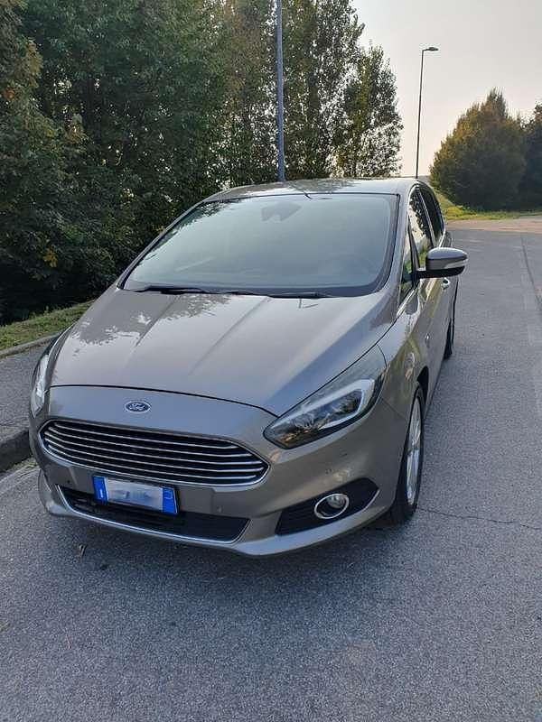 Usata Ford S-MAX Titanium S 150 CV (110 kW) 2016 Grigio Monovolume