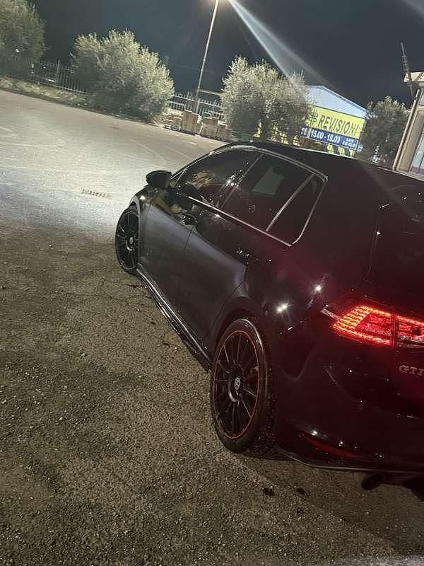 Usata VW Golf VII GTI 220 CV (161 kW) 2016 Berlina