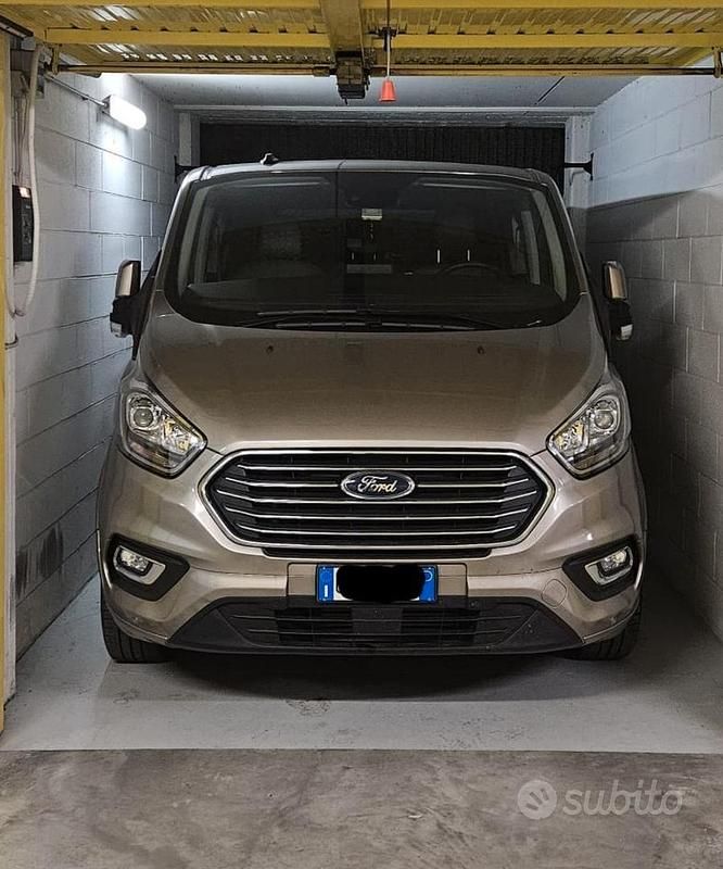 Usata Ford Tourneo 130 CV (95 kW) 2020 Grigio Monovolume