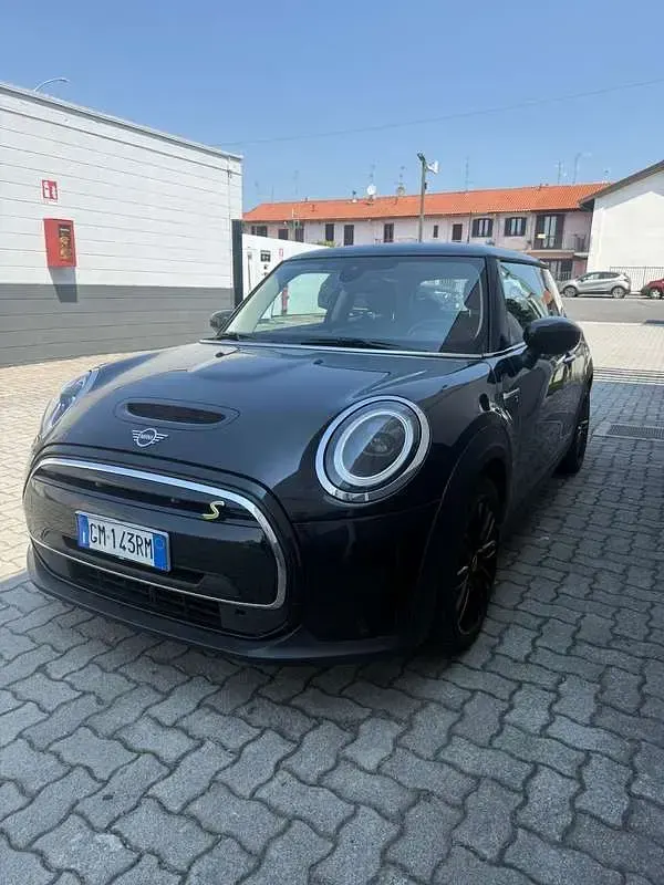 Usata Mini Cooper SE Classic 75 kW (102 CV) 2023 Nero Utilitaria