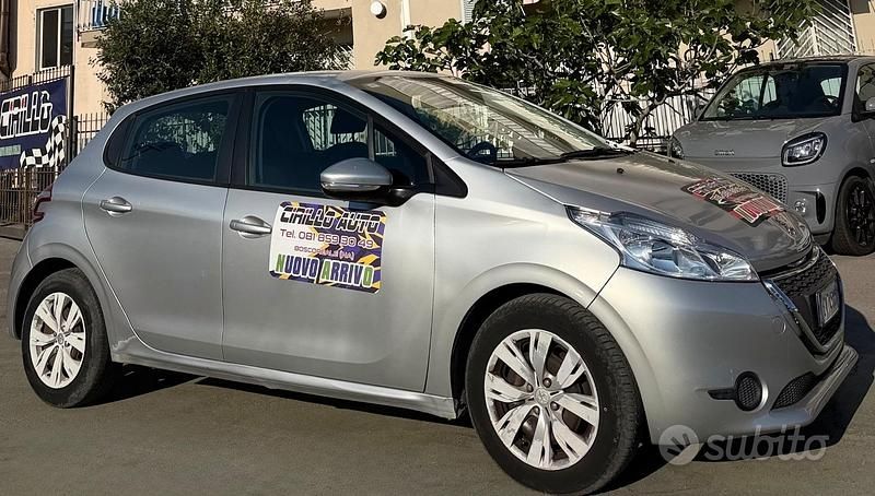 Usata Peugeot 208 68 CV (50 kW) 2014 Grigio Utilitaria