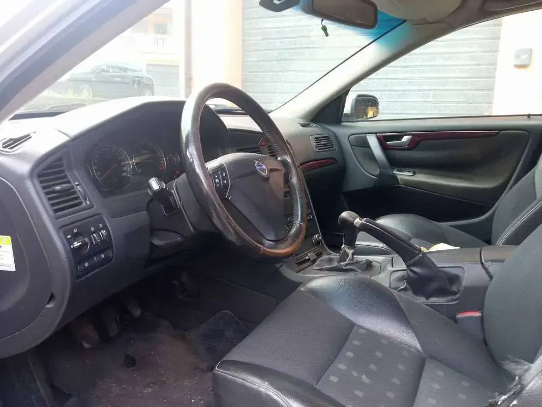 Usata Volvo S60 131 CV (96 kW) 2003 Argento Berlina
