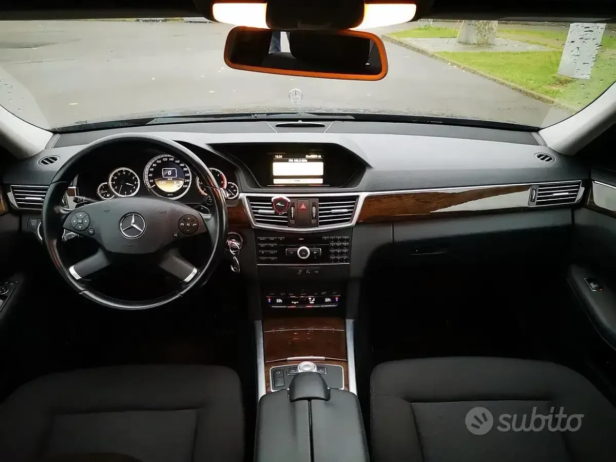 Usata Mercedes E220 170 CV (125 kW) 2012 Nero Station wagon