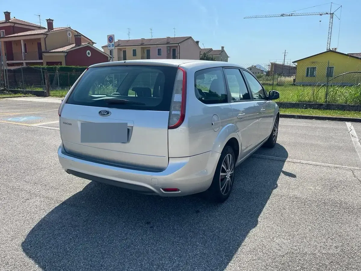 Usata Ford Focus 109 CV (80 kW) 2009 Grigio Station wagon