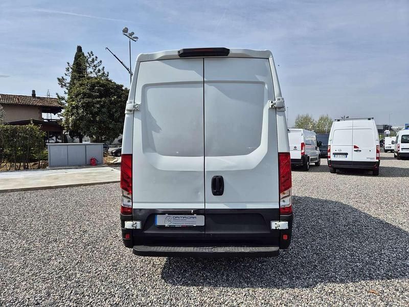 Usata Iveco Daily 126 CV (92 kW) 2016 Bianco Furgone