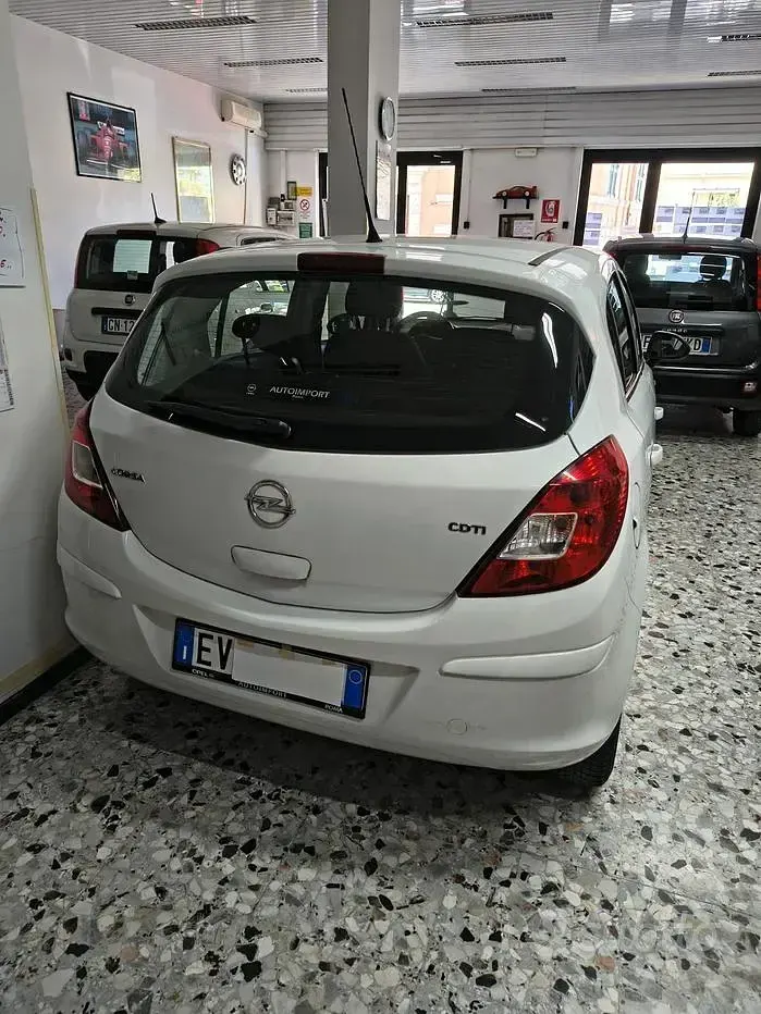 Używany Opel Corsa Edition 75 KM (55 kW) 2014 Biały Hatchback