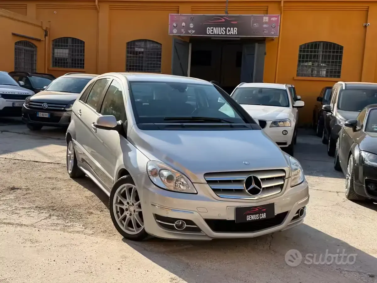 Usata Mercedes B180 109 CV (80 kW) 2008 Grigio Monovolume