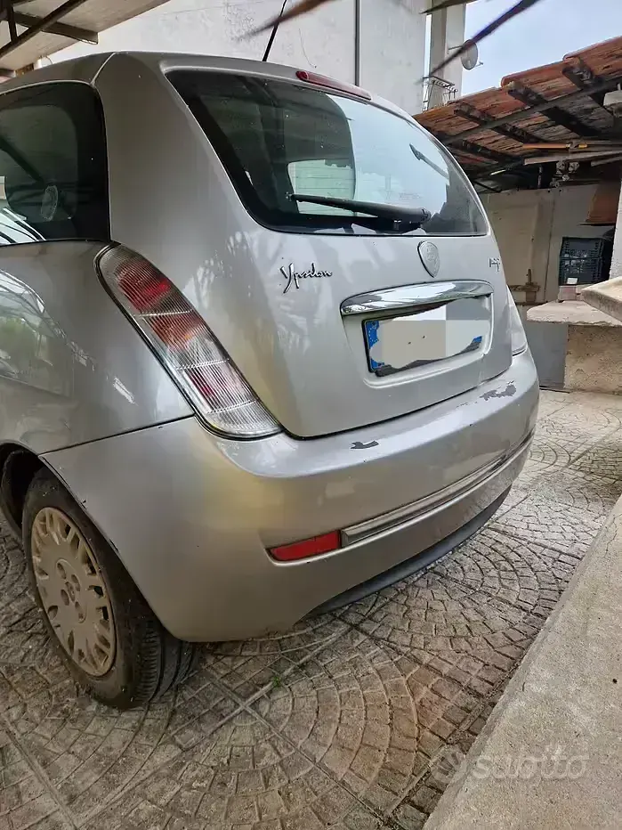 Usata Lancia Ypsilon 69 CV (50 kW) 2004 Grigio Utilitaria